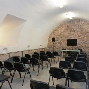 Sala de conferencias del Castillo de la Coracera