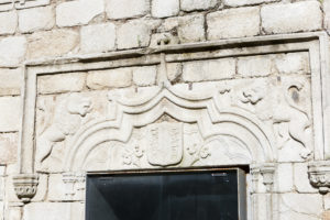 Portico capilla Castillo de la Coracera