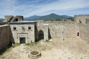 Patio de armas del Castillo de la Coracera